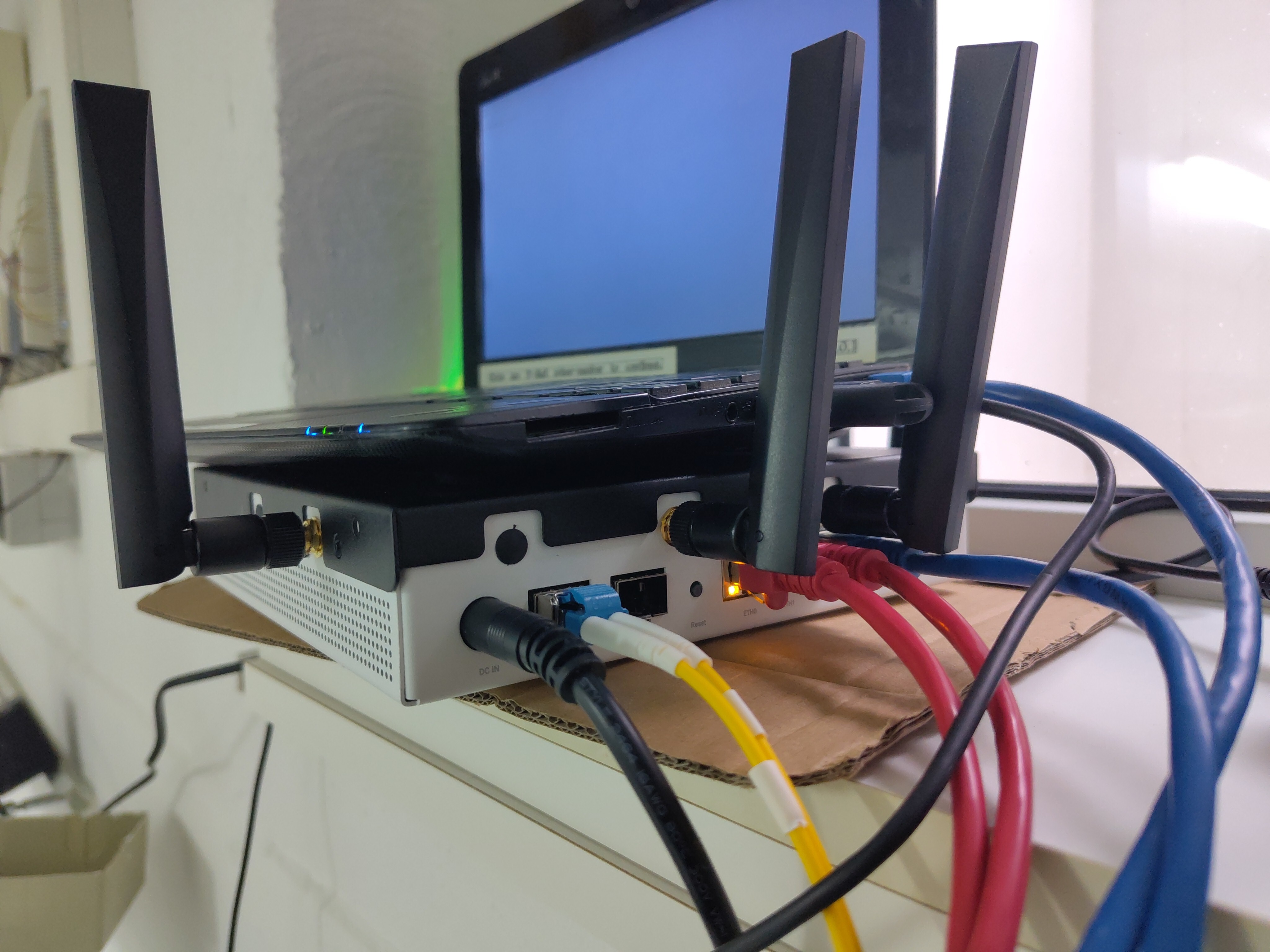 Picture showing the back of the Turris Omnia NG, with connected fiber and ethernet ports