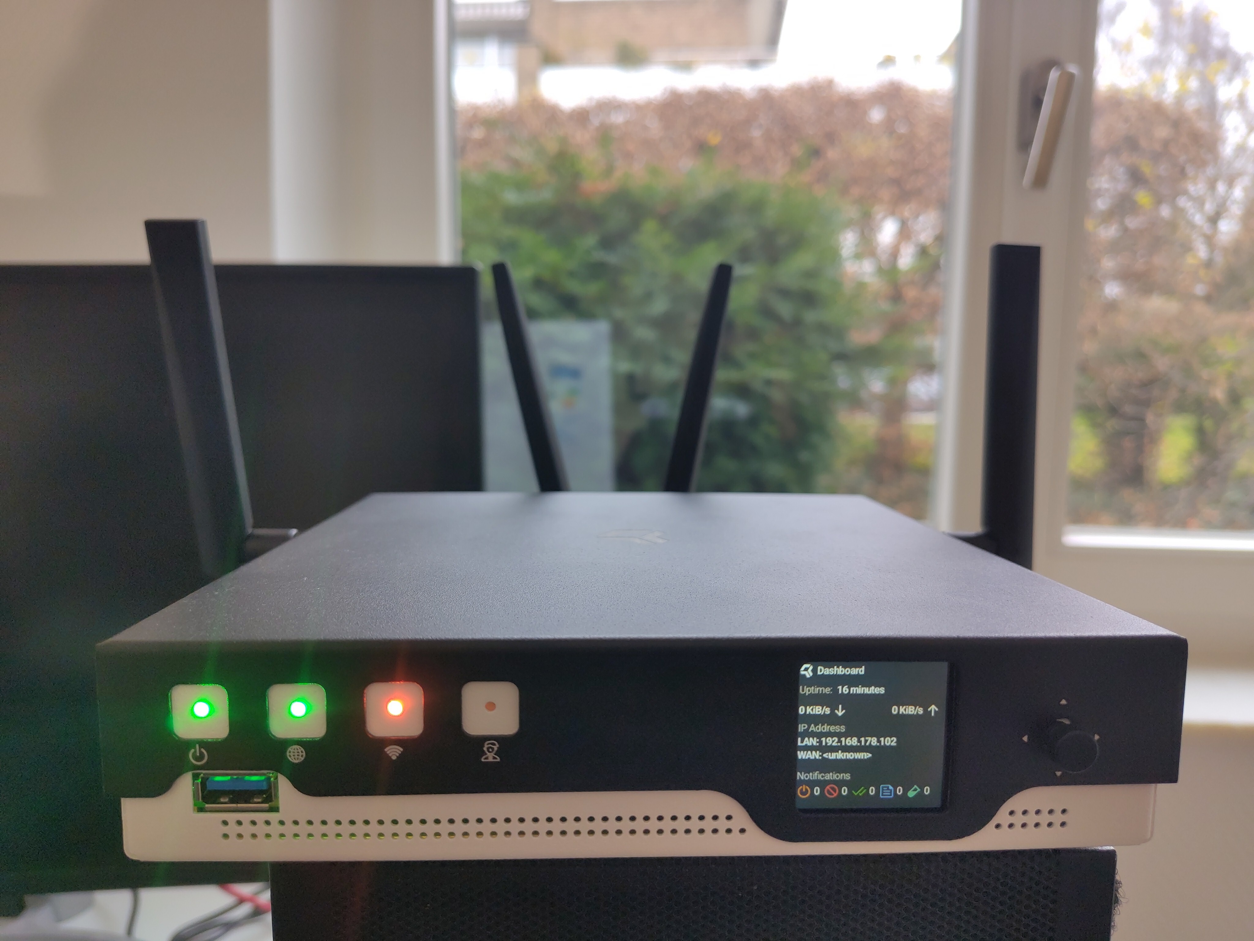 Picture showing the front of the Turris Omnia NG